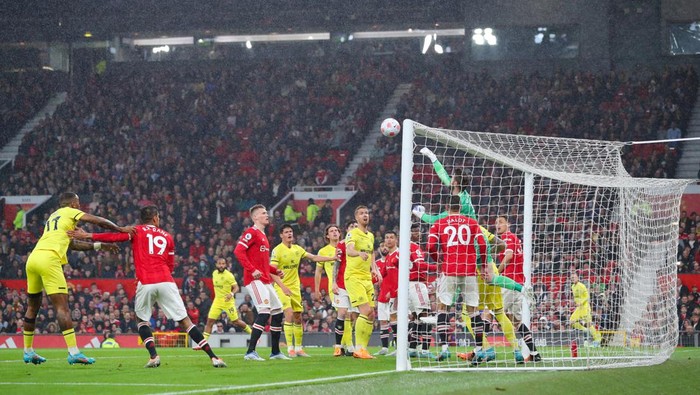 MANCHESTER, ENGLAND - MAY 02: David De Gea of Manchester United makes a save from a Christian Eriksen of Brentford during the Premier League match between Manchester United and Brentford at Old Trafford on May 02, 2022 in Manchester, England. (Photo by James Gill - Danehouse/Getty Images)