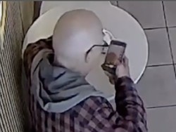 Parah! Pria Ini Sengaja Taruh Serat Kain di Minuman untuk Beri Ulasan Jelek