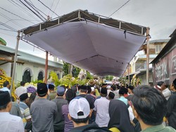 Ribuan Warga Iringi Jenazah Eks Walkot Mataram Ahyar Abduh ke Pemakaman