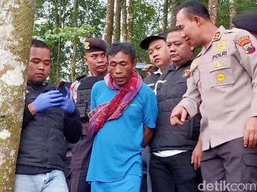 Tampang Mbah Slamet, Dukun Pengganda Uang yang Bunuh Belasan Pelanggan Tampang Mbah Slamet, Dukun Pengganda Uang yang Bunuh Belasan Pelanggan