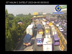 Tol Dalam Kota di Cawang Arah Tebet Padat Pagi Ini