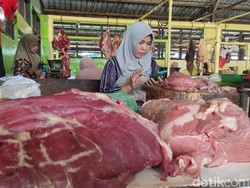 Harga Daging Sapi-Ayam di Sidoarjo Naik, Pedagang Mengeluh Sepi Pembeli