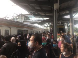 Keluh Kesah Pengguna KRL Kala BPKP Tak Rekomendasikan Impor Kereta Jepang