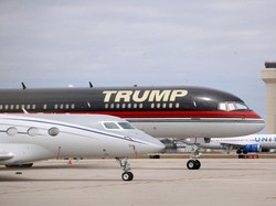 Pesawat Trump Senggol Pesawat Lain Saat Mendarat, Tidak Ada yang Terluka