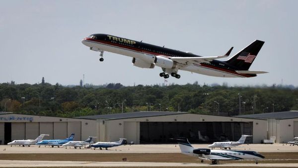 Pesawat Mewah Trump Force One Bawa Donald Trump Hadapi Sidang