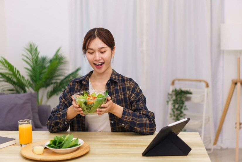 Penuhi kebutuhan nutrisi tubuh dengan mengonsumsi menu makanan sehat saat sahur.