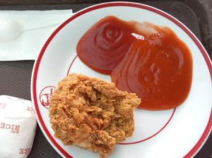 Pembeli Sering Bawa Pulang Piring KFC Indonesia, Kini Dijual Online Pembeli Sering Bawa Pulang Piring KFC Indonesia, Kini Dijual Online