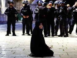 4 Fakta Polisi Israel Serbu Masjid Al-Aqsa Bikin Warga Palestina Luka
