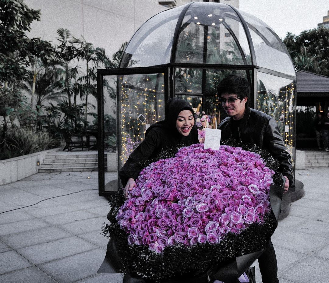 Potret Wedding Anniversary Atta dan Aurel