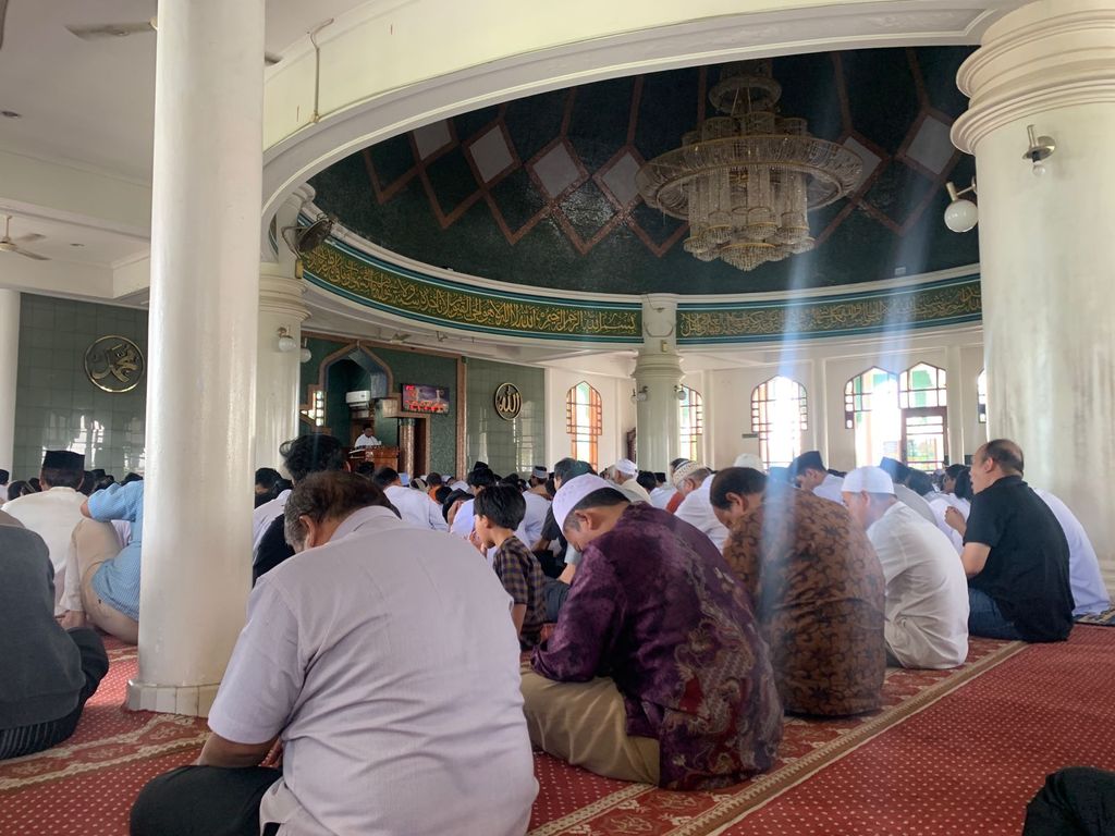 Prosesi Khutbah di Masjid Siti Rawani, Bekasi