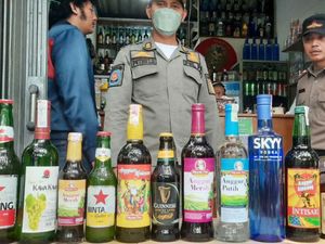 1.741 Butir Obat Ilegal-261 Botol Miras Disita di Jaksel Selama Ramadan