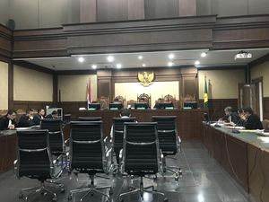 Rijatono Lakka Didakwa Suap Lukas Enembe Rp 35,4 Miliar