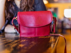 Menyebalkan! Pengunjung Resto Ini Serobot Meja Makan yang Masih Ditempati