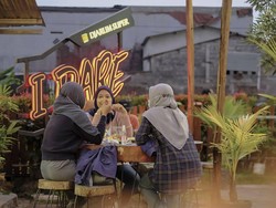 Istimewa! Ini 7 Tempat Bukber di Jogja dengan View Kereta Api