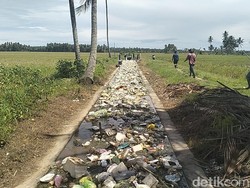 Penampakan Joroknya Irigasi di Polman gegara Dijadikan Tempat Sampah