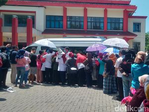 Mobil Penukaran Uang BI di Klaten Diserbu Warga, Ada yang Tak Kebagian