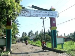 Rusak Parah, Jalan yang Dijual Warga di Asahan Kini Dipasang Spanduk Lagi