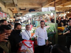 Saat Jokowi Penuhi Janji Ajak Zulhas Blusukan ke Pasar