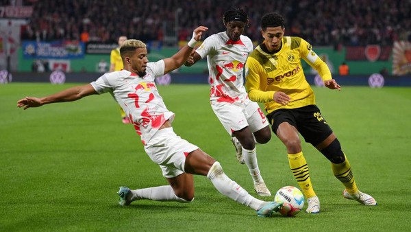 LEIPZIG, GERMANY - APRIL 05: Jude Bellingham of Borussia Dortmund is challenged by Benjamin Henrichs of RB Leipzig during the DFB Cup quarterfinal match between RB Leipzig and Borussia Dortmund at Red Bull Arena on April 05, 2023 in Leipzig, Germany. (Photo by Stuart Franklin/Getty Images)