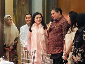 Jumpa Eks Nakes Wisma Atlet, Airlangga Kenang Perjuangan Melawan COVID Jumpa Eks Nakes Wisma Atlet, Airlangga Kenang Perjuangan Melawan COVID