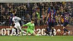 Benzema Hattrick, Real Madrid Pesta Gol di Markas Barcelona