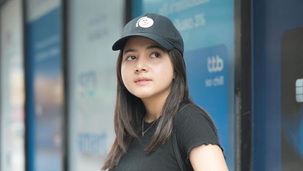 8 Gaya Bulan Sutena Selebgram Cantik yang Ingin Dijadikan Mantu Maia Estianty