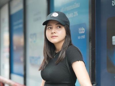 8 Gaya Bulan Sutena Selebgram Cantik yang Ingin Dijadikan Mantu Maia Estianty