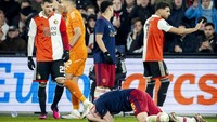 Kepala Davy Klaassen terindikasi kena semacam pemantik. Foto: ANP via Getty Images/ANP  