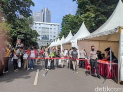 Bantu Warga Penuhi Kebutuhan Ramadan, Polda Metro Gelar Bazar Murah