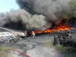 Gudang Limbah Ban di Klapanunggal Bogor Kebakaran