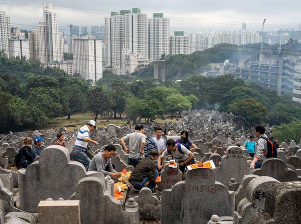 Festival Qingming, Tradisi Menyapu Makam Leluhur di Hong Kong
