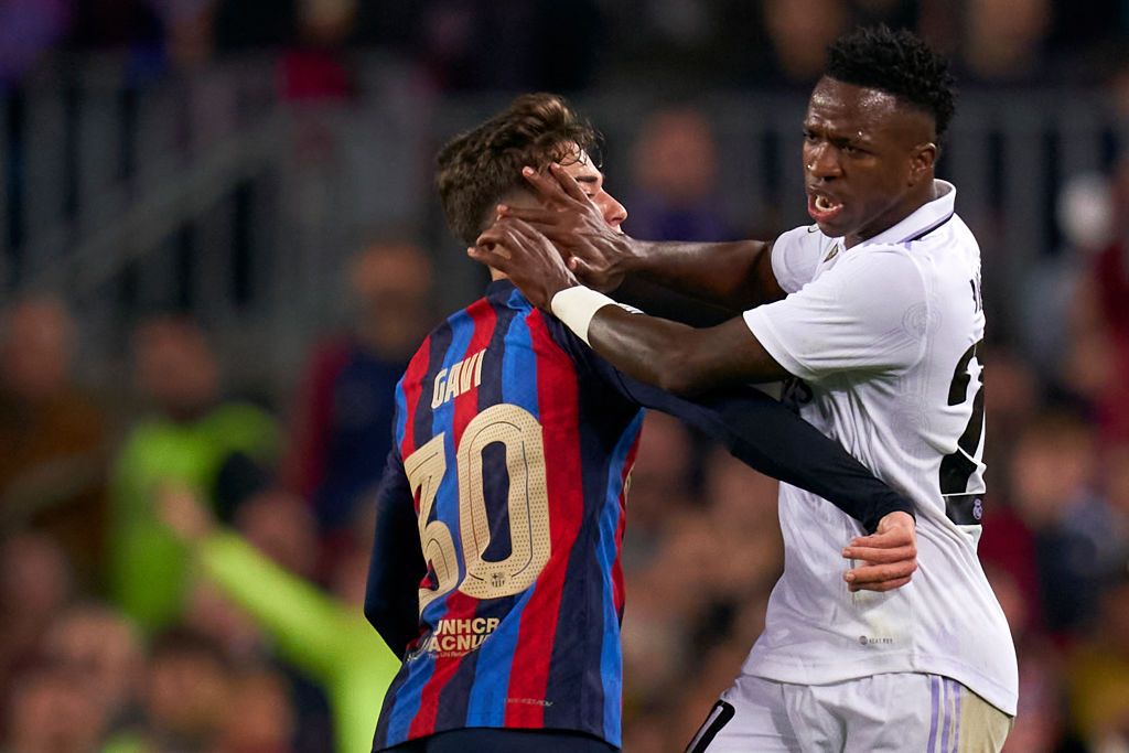 BARCELONA, SPAIN - APRIL 05: Gavi Paez of FC Barcelona argues with Vinicius Junior of Real Madrid CF during the Copa Del Rey Semi Final Second Leg match between FC Barcelona and Real Madrid CF at Spotify Camp Nou on April 05, 2023 in Barcelona, Spain. (Photo by Pedro Salado/Quality Sport Images/Getty Images)