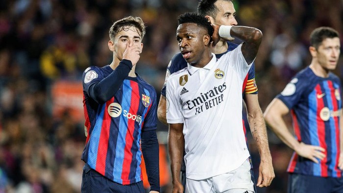 20 Vinicius Jr of Real Madrid arguing against 30 Gavi of FC Barcelona during the semi finals of the Copa del Rey, Spanish Kings Cup match between FC Barcelona v Real Madrid at Spotify Camp Nou Stadium in Barcelona, Spain, on April 5th, 2023. (Photo by Gongora/NurPhoto via Getty Images)