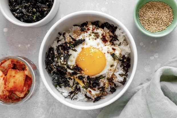 Gyeranbap Gyeranbap atau nasi telur khas Korea bisa menjadi andalan menu sahur yang dijamin sangat nikmat
