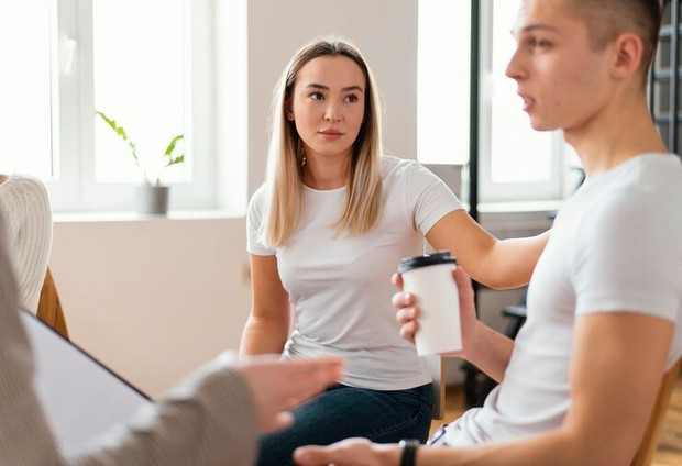 Cara Setiap Zodiak Menjawab Pertanyaan Menyebalkan Saat Lebaran