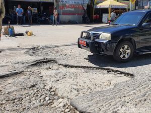 Pemprov Riau Kucurkan Dana Rp 13,2 M untuk Perbaikan Jalan di Pekanbaru