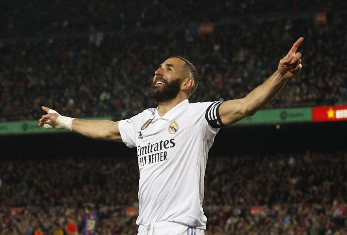 Karim Benzema Soccer Football - Copa del Rey - Semi Final - Second Leg - FC Barcelona v Real Madrid - Camp Nou, Barcelona, Spain - April 5, 2023 Real Madrid's Karim Benzema celebrates scoring their fourth goal to complete his hat-trick REUTERS/Albert Gea