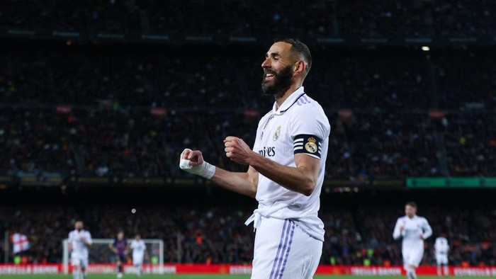 BARCELONA, SPAIN - APRIL 5: Real Madrids forward Benzema celebrates his goal during the Kings Cup semifinal second leg one match between FC Barcelona vs Real Madrid at at the Camp Nou stadium in Barcelona on April 5, 2023. (Photo by Adria Puig/Anadolu Agency via Getty Images)