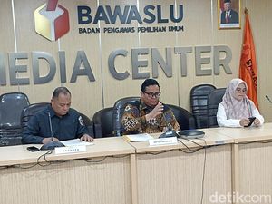 Bawaslu: Tak Ada Ajakan Pilih Elite PDIP Saat Pembagian Amplop di Masjid Bawaslu: Tak Ada Ajakan Pilih Elite PDIP Saat Pembagian Amplop di Masjid