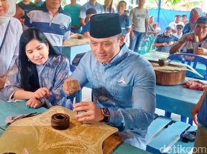 AHY Kunjungi Sentra Kerajinan Wayang Klaten, Warga Malah Curhat soal Voli