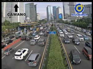 Sore Jelang Long Weekend, Lalin Tol Dalkot Arah Cawang Macet