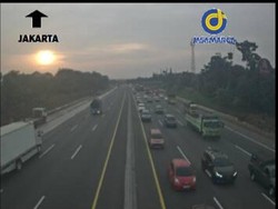 Lalin Tol Jakarta-Cikampek Macet di Beberapa Titik Sore ini