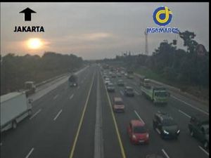 Lalin Tol Jakarta-Cikampek Macet di Beberapa Titik Sore ini Lalin Tol Jakarta-Cikampek Macet di Beberapa Titik Sore ini
