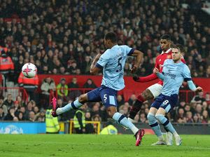 Man United Ungguli Brentford 1-0 di Babak Pertama Man United Ungguli Brentford 1-0 di Babak Pertama