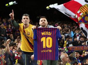 Suporter Barcelona saat Lawan Real Madrid: Messi....Messi....Messi... Suporter Barcelona saat Lawan Real Madrid: Messi....Messi....Messi...
