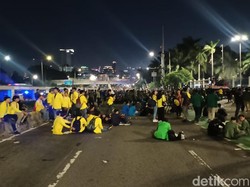 Lalin Jl Gatot Subroto Arah Slipi Dialihkan Imbas Ditutup Massa Mahasiswa