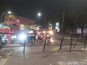 Mahasiswa Makassar Demo Tolak UU Ciptaker, Lalin di Alauddin Macet 2,6 Km