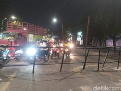 Mahasiswa Makassar Demo Tolak UU Ciptaker, Lalin di Alauddin Macet 2,6 Km