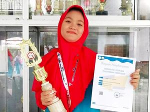 Mahasiswa Termuda SNBP Unesa 2023 Ini Tergila-gila dengan Rumus Fisika