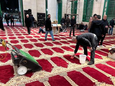 Masjid Al-Aqsa Mulai Dibersihkan Usai Serangan Polisi Israel